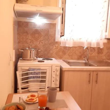 Myrsini Apartament *